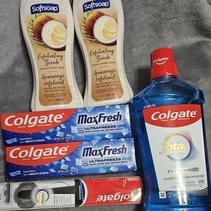 Colgate And Softsoap Exfoliating Scrub with Coconut Butter Scent - Cream